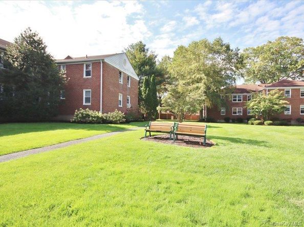 10 Bryant Gardens 2L, White Plains NY 10605