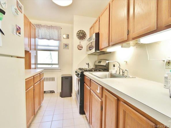 10 Bryant Gardens 2L, White Plains NY 10605