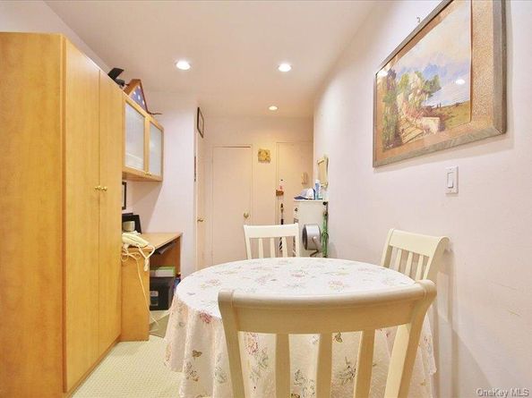 10 Bryant Gardens 2L, White Plains NY 10605