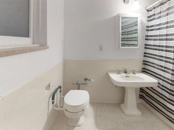 34-37 80th Street 32, Jackson Heights NY 11372