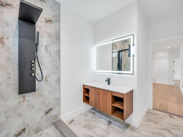 25 Red Maple Dr N, Wantagh NY 11793