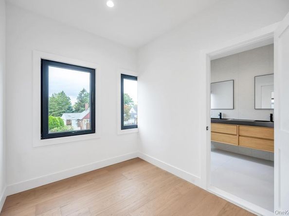 25 Red Maple Dr N, Wantagh NY 11793