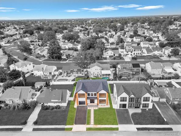 25 Red Maple Dr N, Wantagh NY 11793