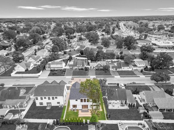 25 Red Maple Dr N, Wantagh NY 11793