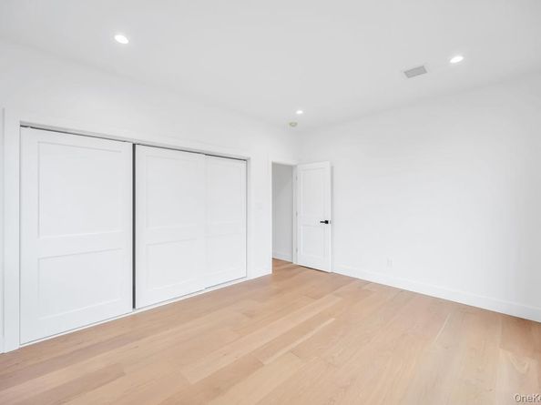 25 Red Maple Dr N, Wantagh NY 11793