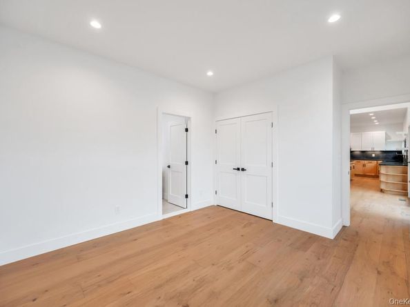 25 Red Maple Dr N, Wantagh NY 11793