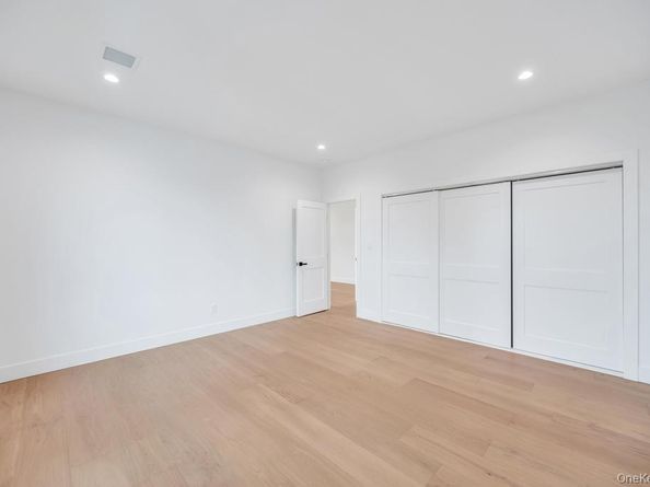 25 Red Maple Dr N, Wantagh NY 11793