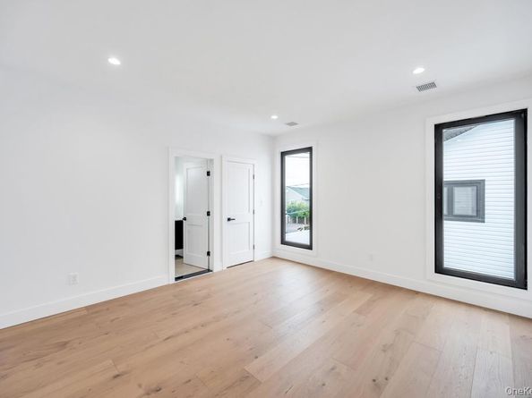 25 Red Maple Dr N, Wantagh NY 11793