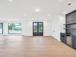 25 Red Maple Dr N, Wantagh NY 11793