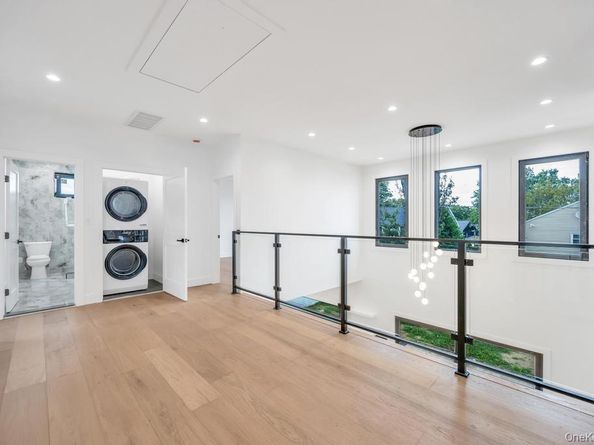 25 Red Maple Dr N, Wantagh NY 11793