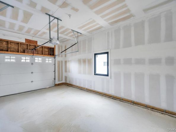 25 Red Maple Dr N, Wantagh NY 11793