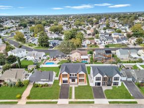 25 Red Maple Dr N, Wantagh NY 11793