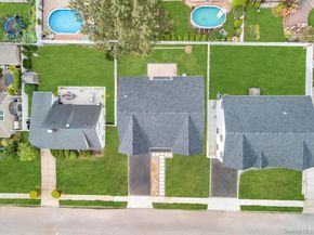 25 Red Maple Dr N, Wantagh NY 11793
