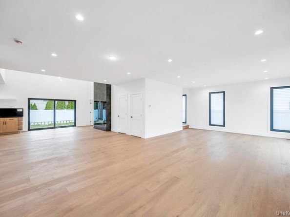 25 Red Maple Dr N, Wantagh NY 11793