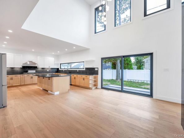 25 Red Maple Dr N, Wantagh NY 11793