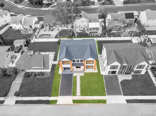 25 Red Maple Dr N, Wantagh NY 11793