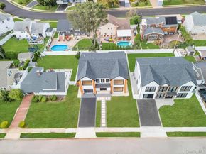 25 Red Maple Dr N, Wantagh NY 11793