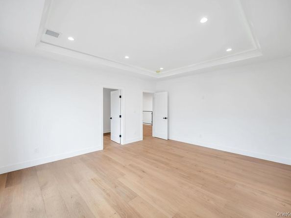 25 Red Maple Dr N, Wantagh NY 11793