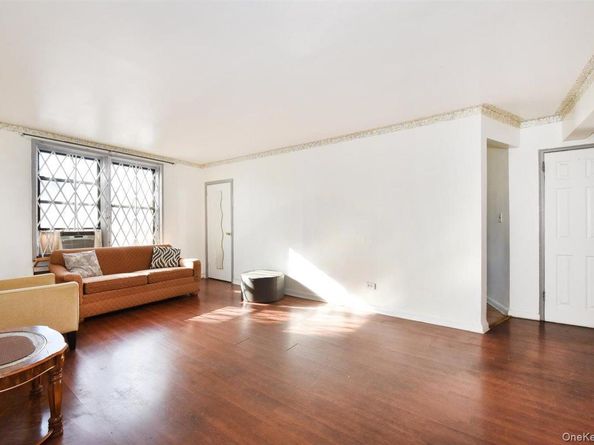 87-20 175 Street 1M, Jamaica NY 11432