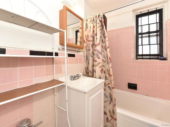 87-20 175 Street 1M, Jamaica NY 11432