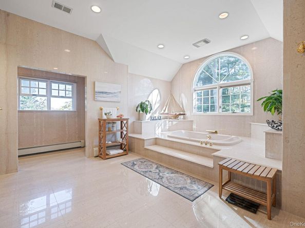 15 Riviera Court, Great River NY 11739