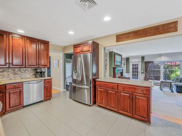 15 Riviera Court, Great River NY 11739