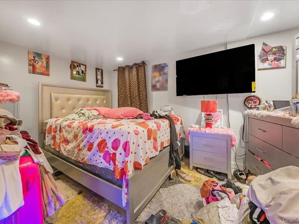 760 E 221st Street, Bronx NY 10467