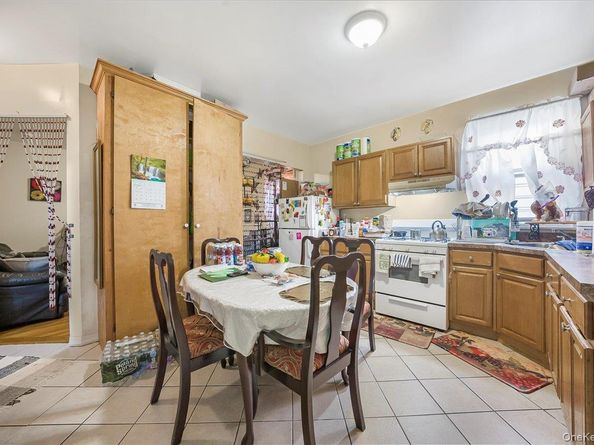 760 E 221st Street, Bronx NY 10467