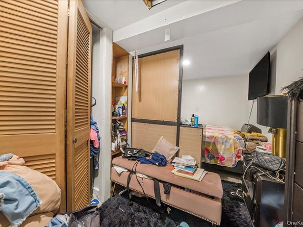 760 E 221st Street, Bronx NY 10467