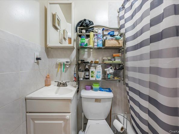 760 E 221st Street, Bronx NY 10467