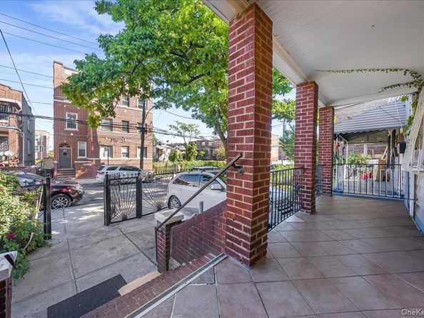 760 E 221st Street, Bronx NY 10467