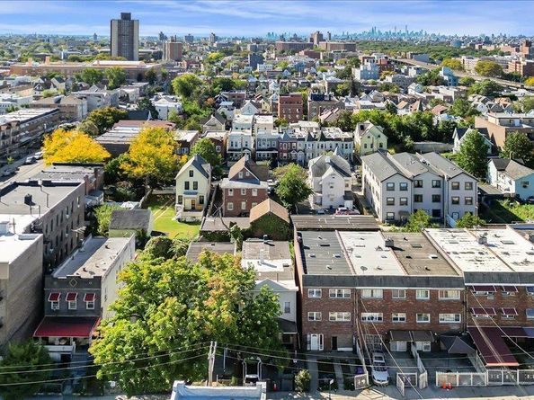 760 E 221st Street, Bronx NY 10467