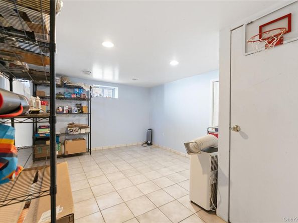 90 27th Street, Copiague NY 11726