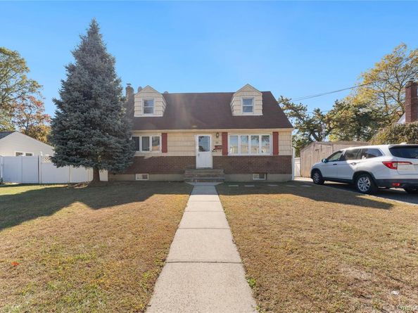 90 27th Street, Copiague NY 11726
