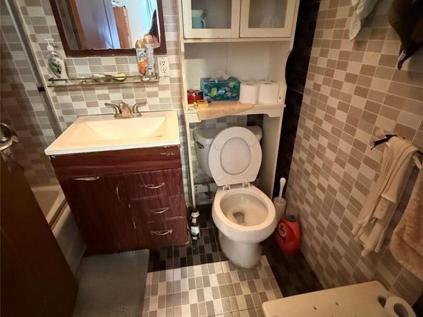 37-17 111 Street 2D, Corona NY 11368