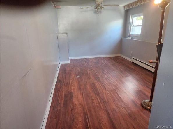 3 Nancy Place, East Massapequa NY 11758