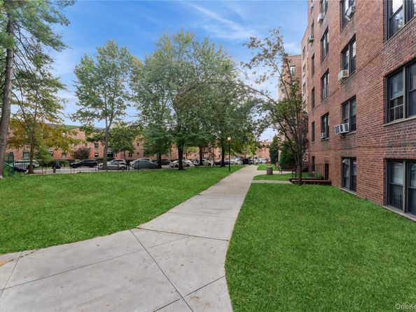 150-11 72nd Road H4, Kew Garden Hills NY 11367