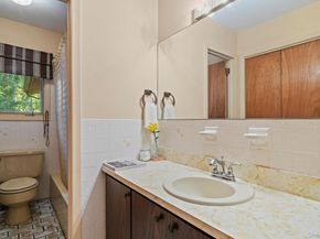 33 Sherwood Lane, East Hampton NY 11937