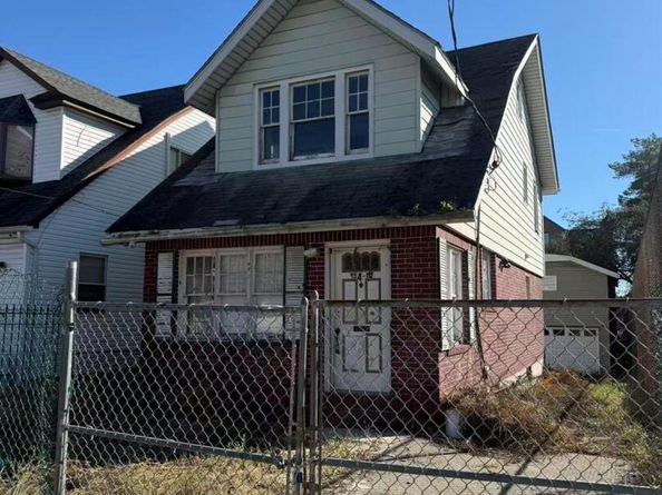 15416 Barclay Avenue, Flushing NY 11355