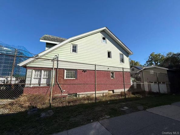 15416 Barclay Avenue, Flushing NY 11355