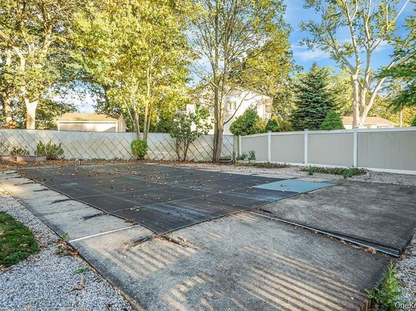 4 Zoe Court, Bay Shore NY 11706