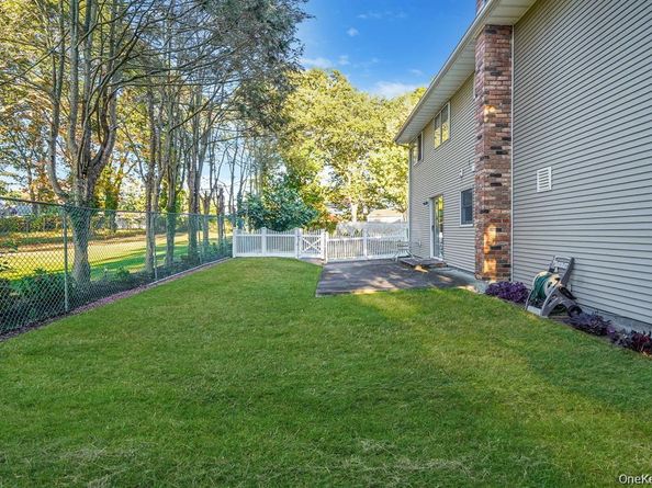 4 Zoe Court, Bay Shore NY 11706