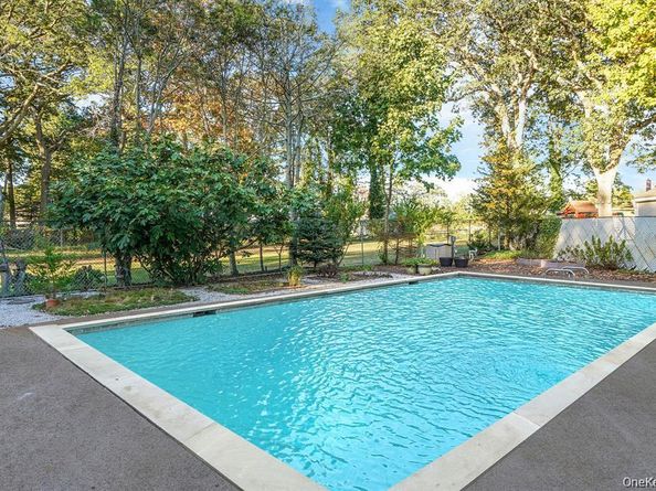 4 Zoe Court, Bay Shore NY 11706