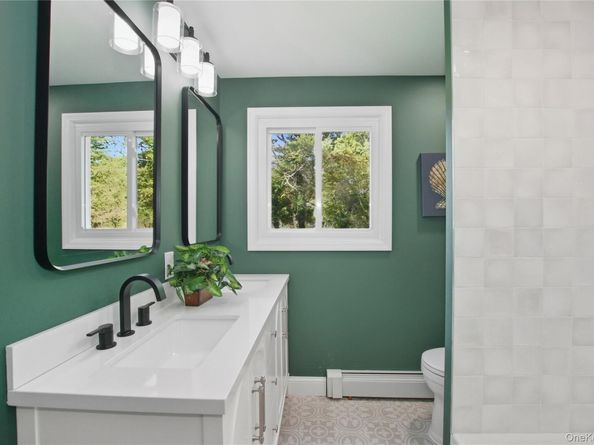 5 Ganna Lane, Huntington Station NY 11746