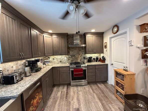 56 Glenmere Lane, Coram NY 11727