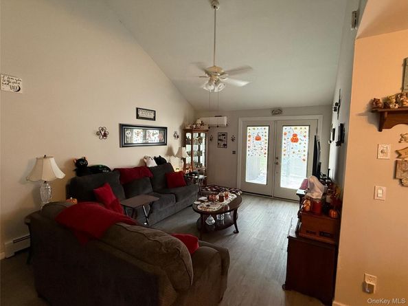 56 Glenmere Lane, Coram NY 11727