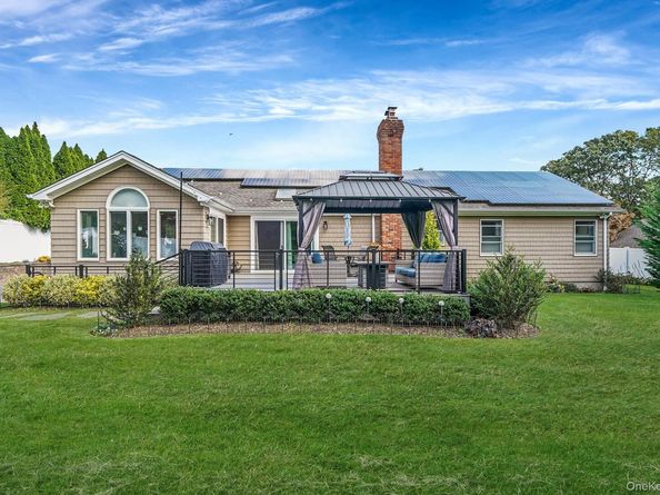 246 Roosevelt Boulevard, Hauppauge NY 11788