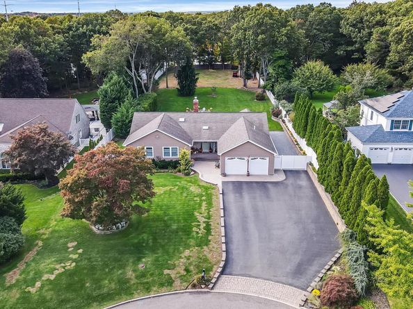 246 Roosevelt Boulevard, Hauppauge NY 11788