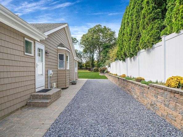 246 Roosevelt Boulevard, Hauppauge NY 11788