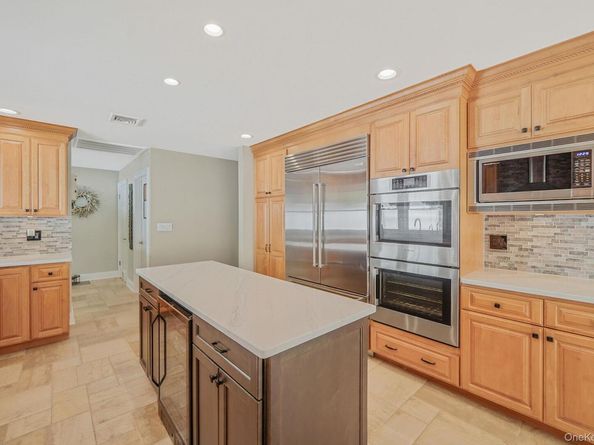 246 Roosevelt Boulevard, Hauppauge NY 11788